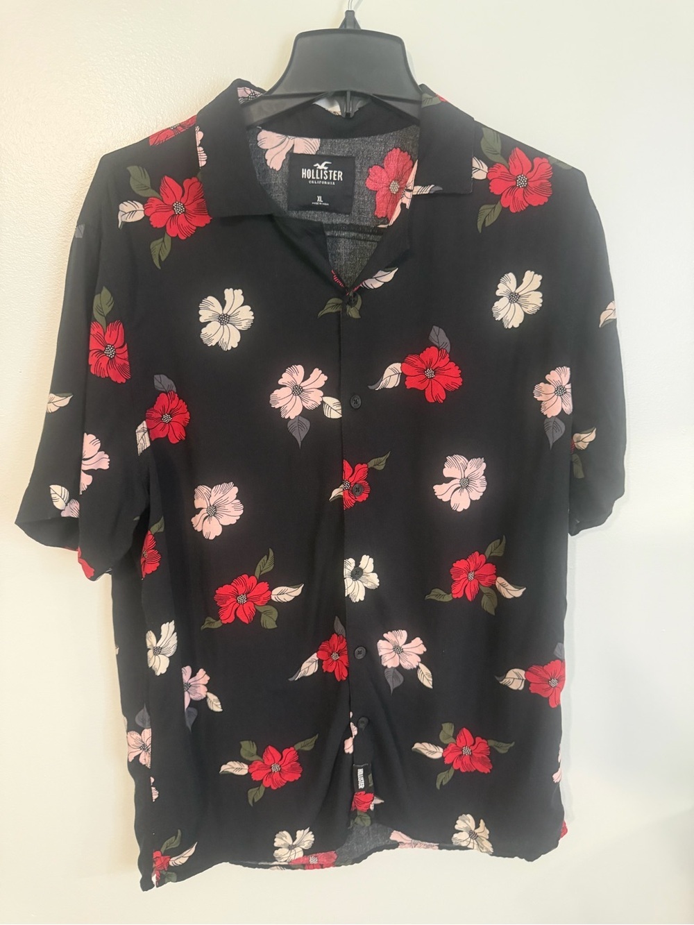 Hollister Men's Black Floral Tropical Short-Sleeve Button-Up Shirt size XL